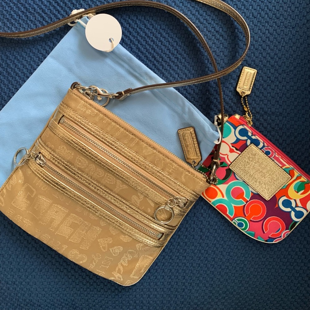 COACH "POPPY" TRIPLE ZIP PURSE AND WRISTLET
